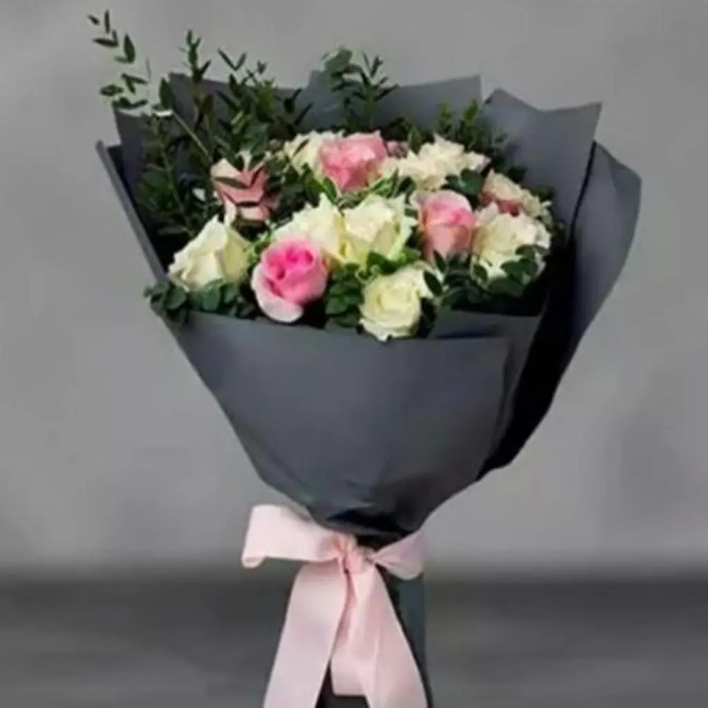 Bouquet of 14 Roses with Accessories